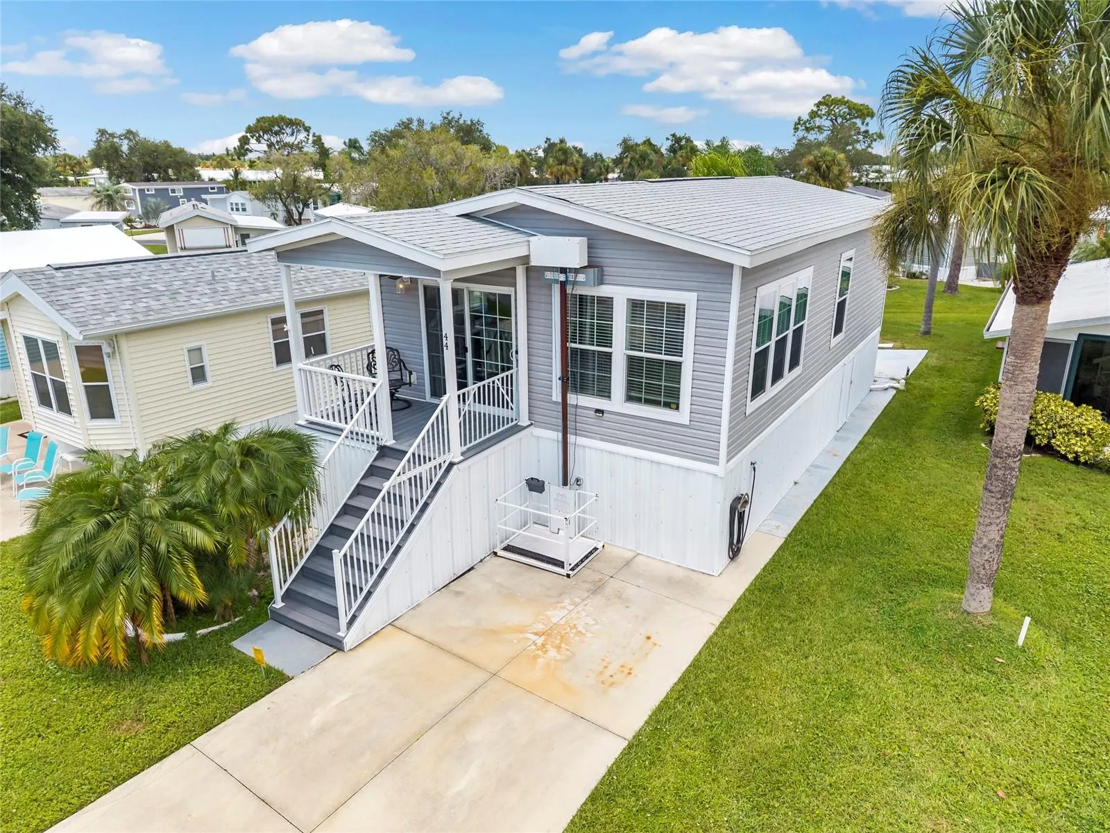 44 CROWN POINT DR