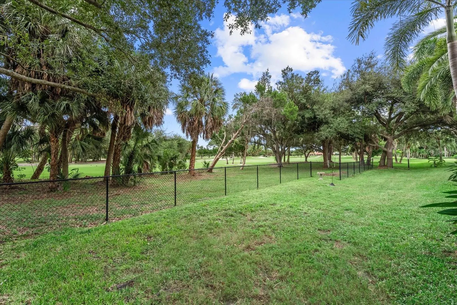 2166 SONOMA DR E