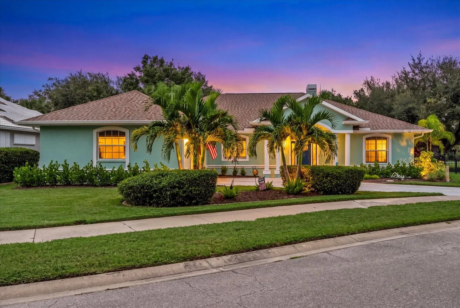 2166 SONOMA DR E