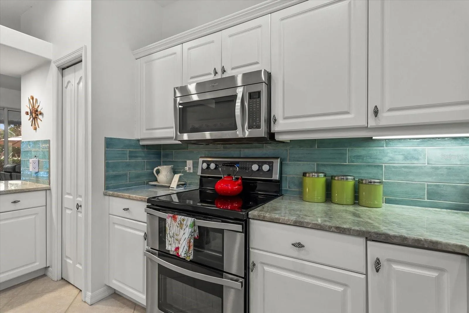 2166 SONOMA DR E