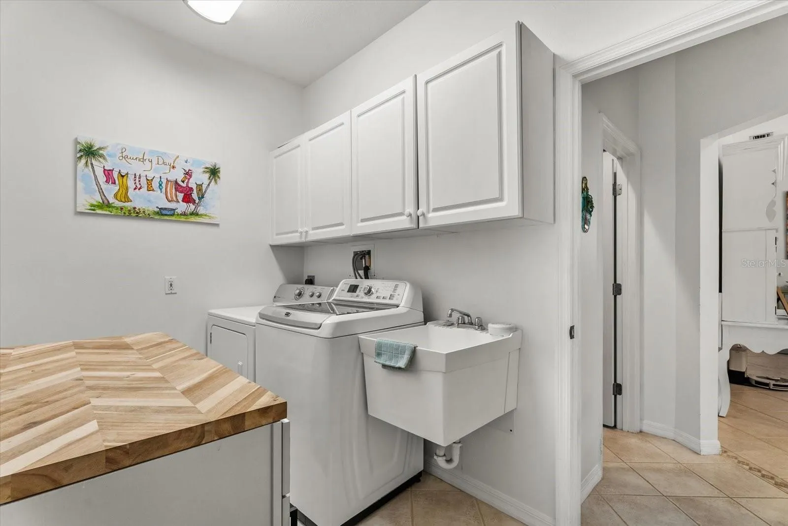 2166 SONOMA DR E