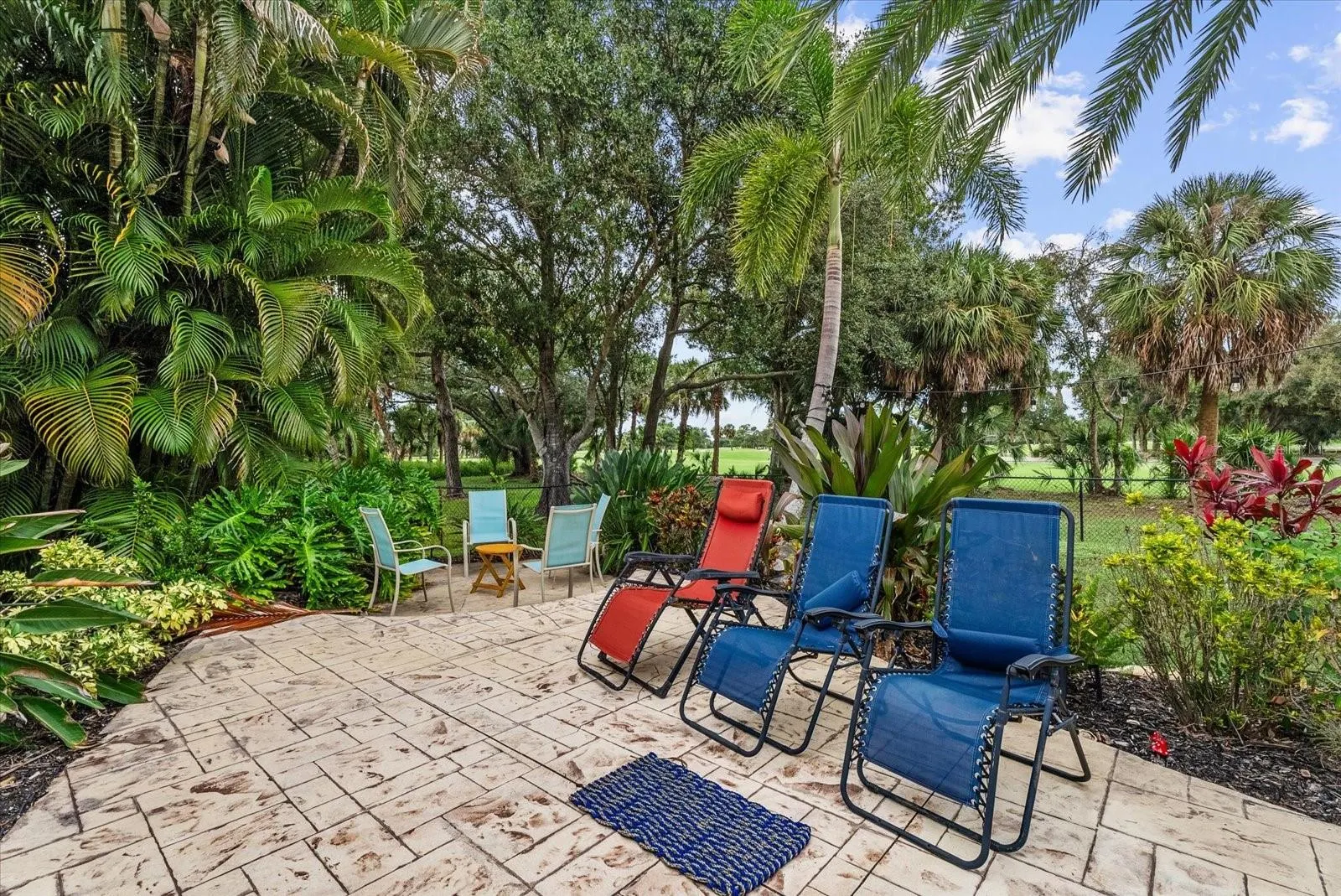 2166 SONOMA DR E