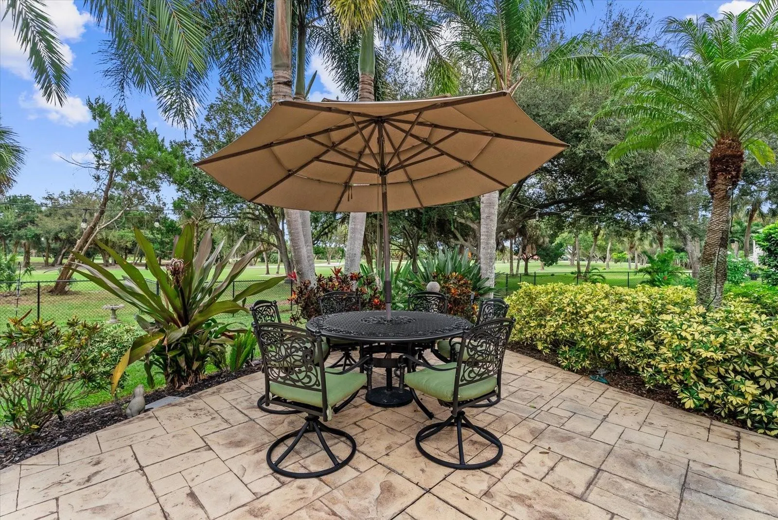 2166 SONOMA DR E