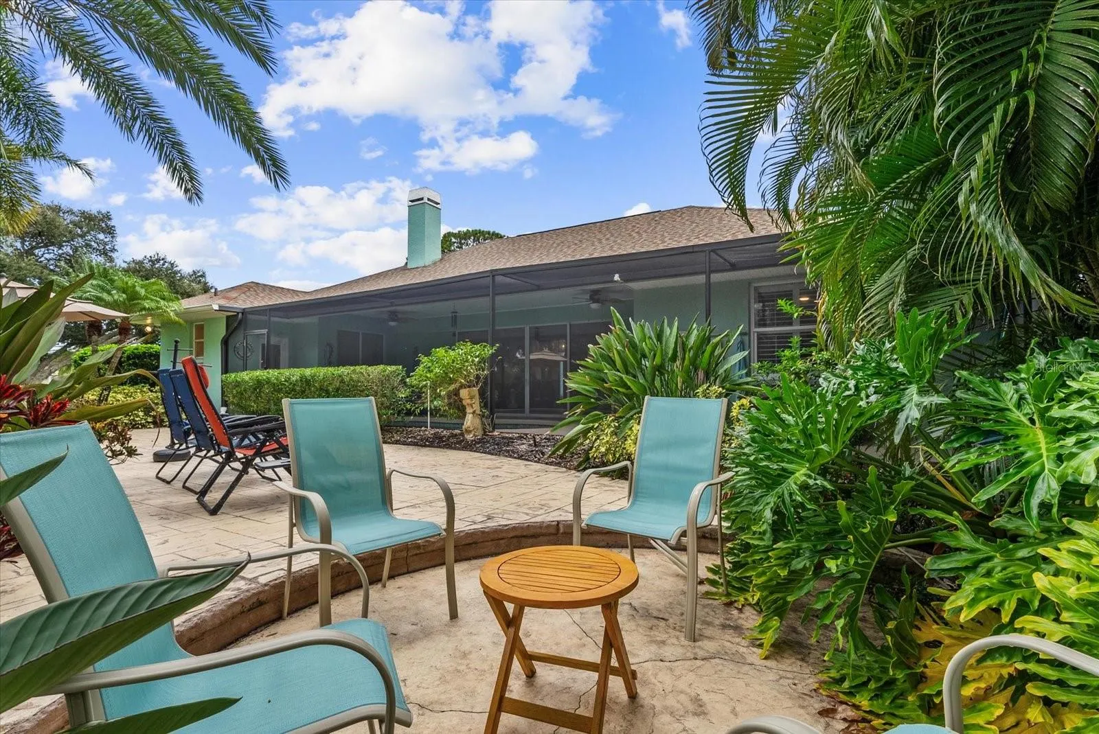 2166 SONOMA DR E