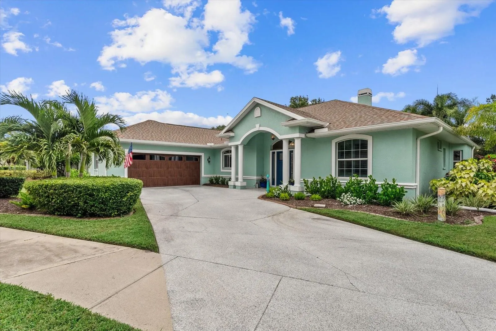 2166 SONOMA DR E