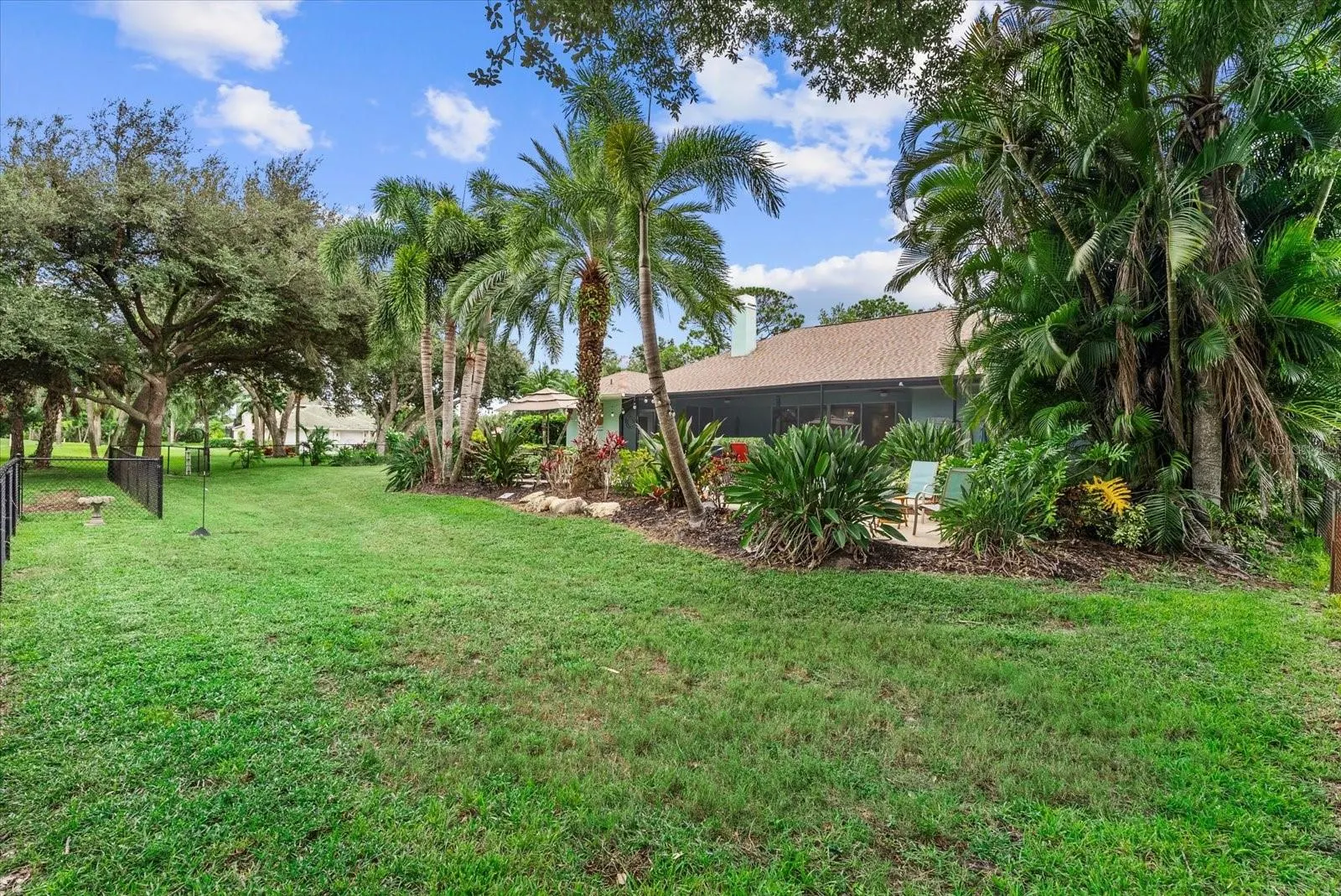 2166 SONOMA DR E