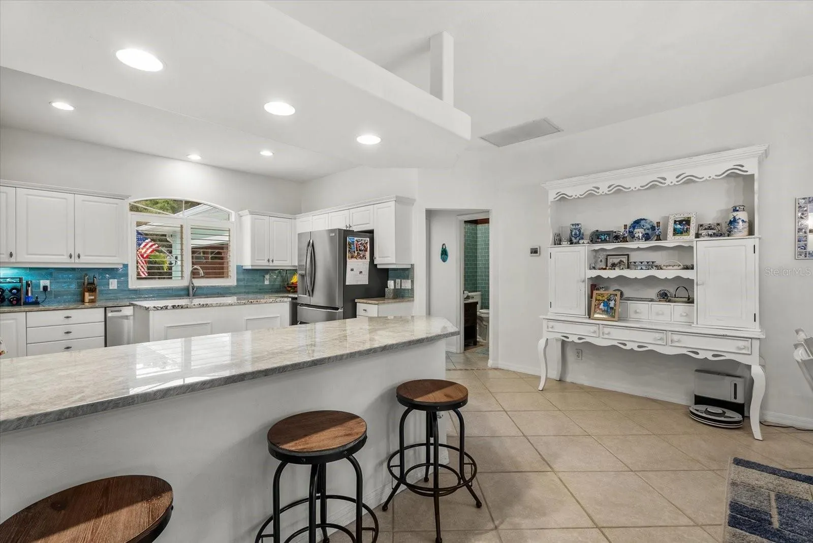 2166 SONOMA DR E