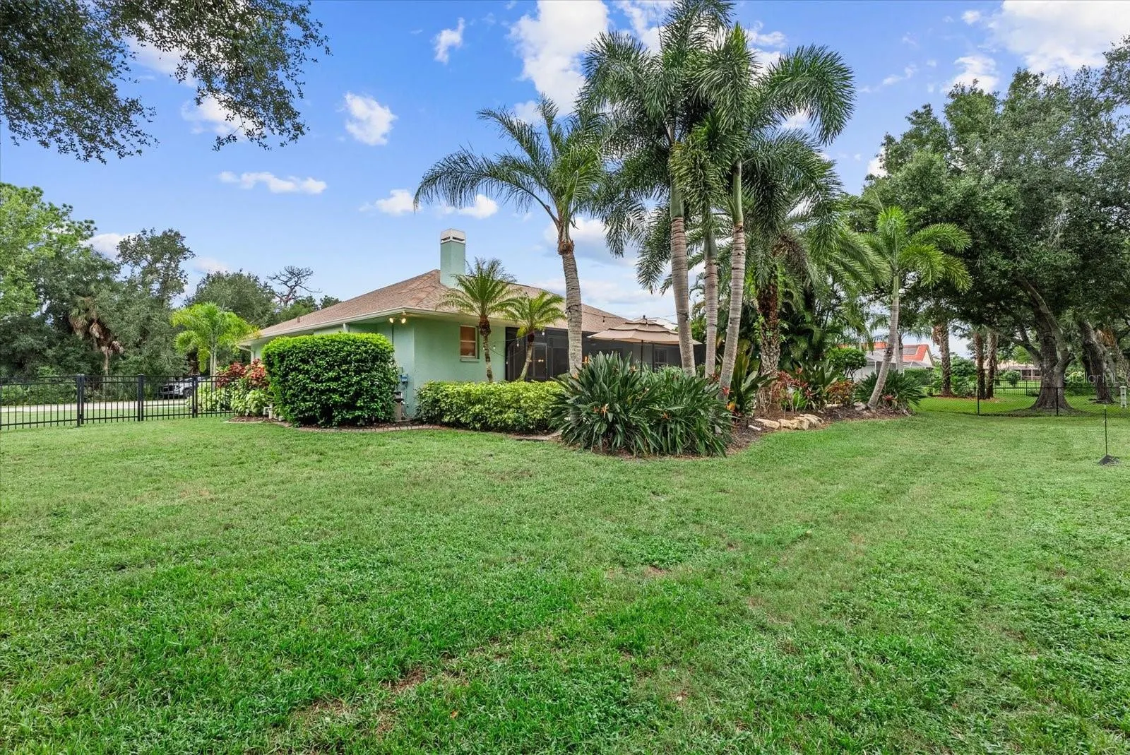 2166 SONOMA DR E
