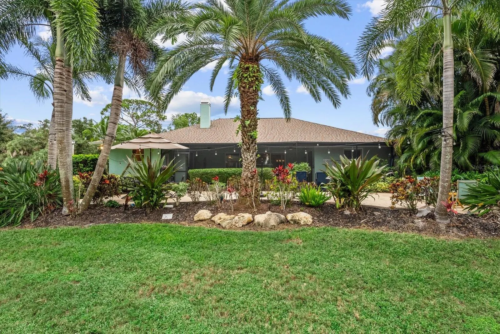 2166 SONOMA DR E