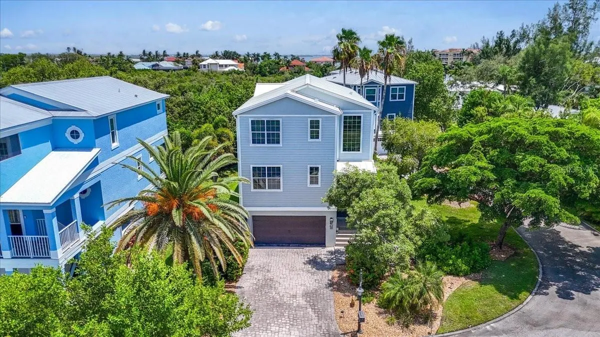 6330 LAGUNA DR