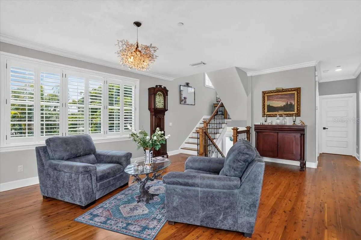 6330 LAGUNA DR