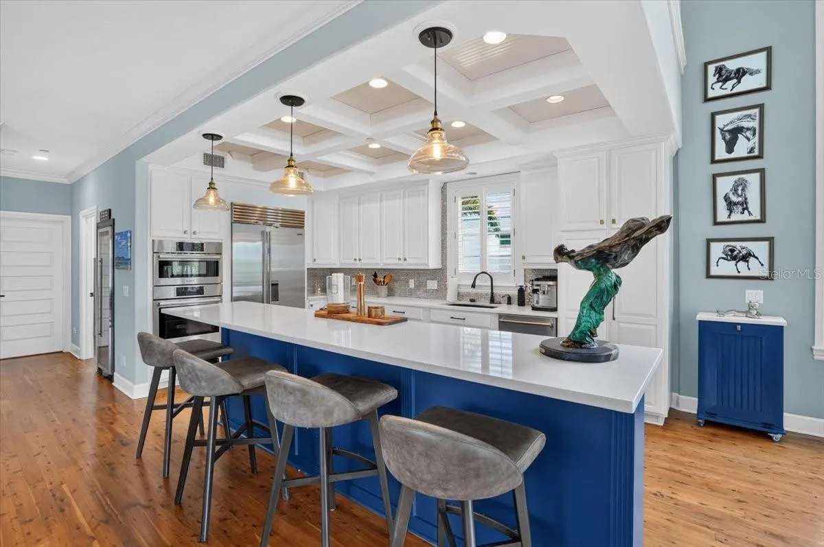 6330 LAGUNA DR