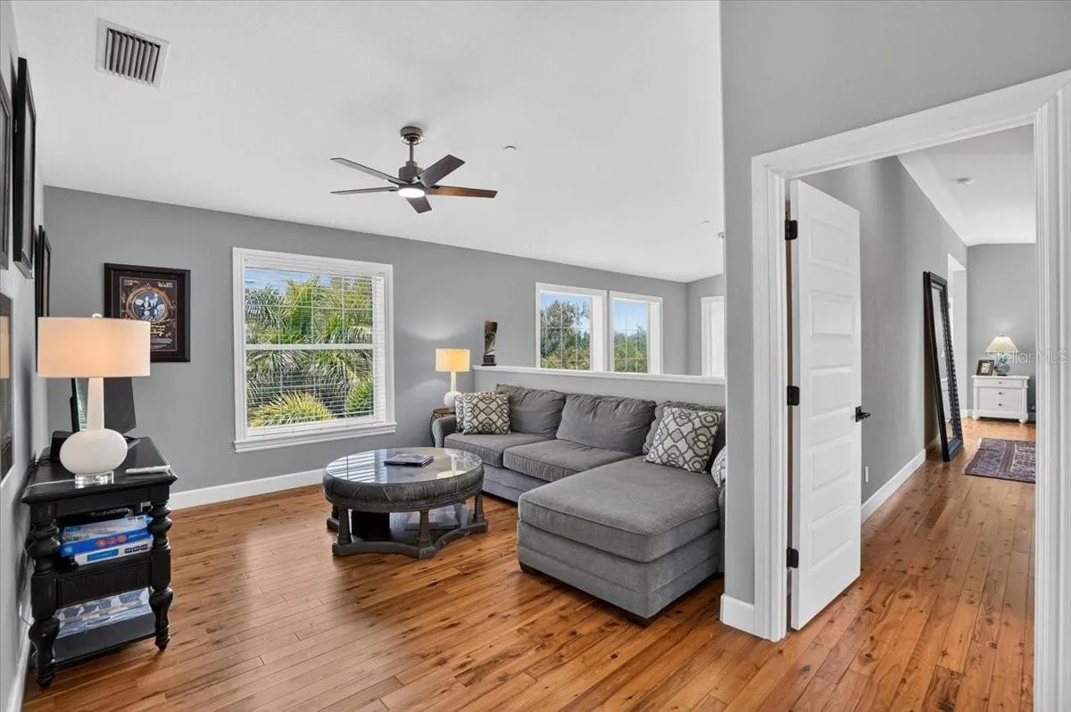 6330 LAGUNA DR