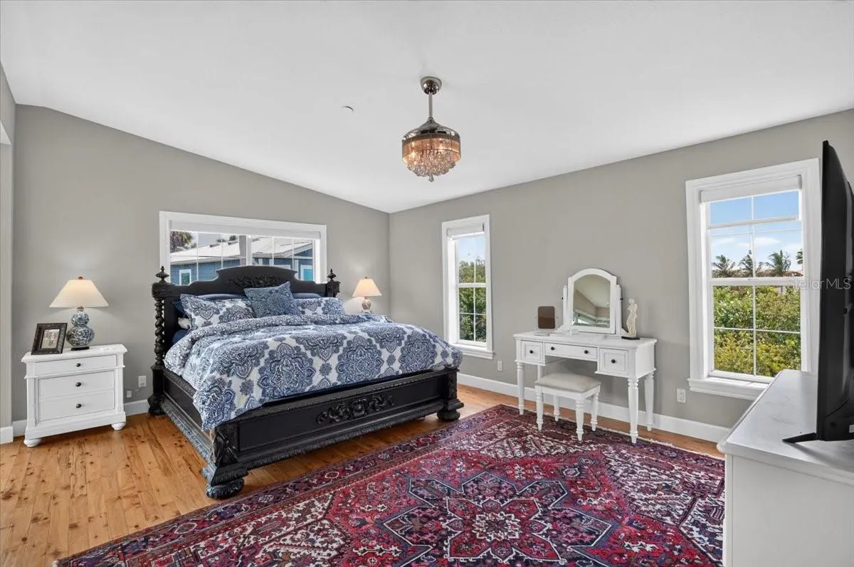 6330 LAGUNA DR