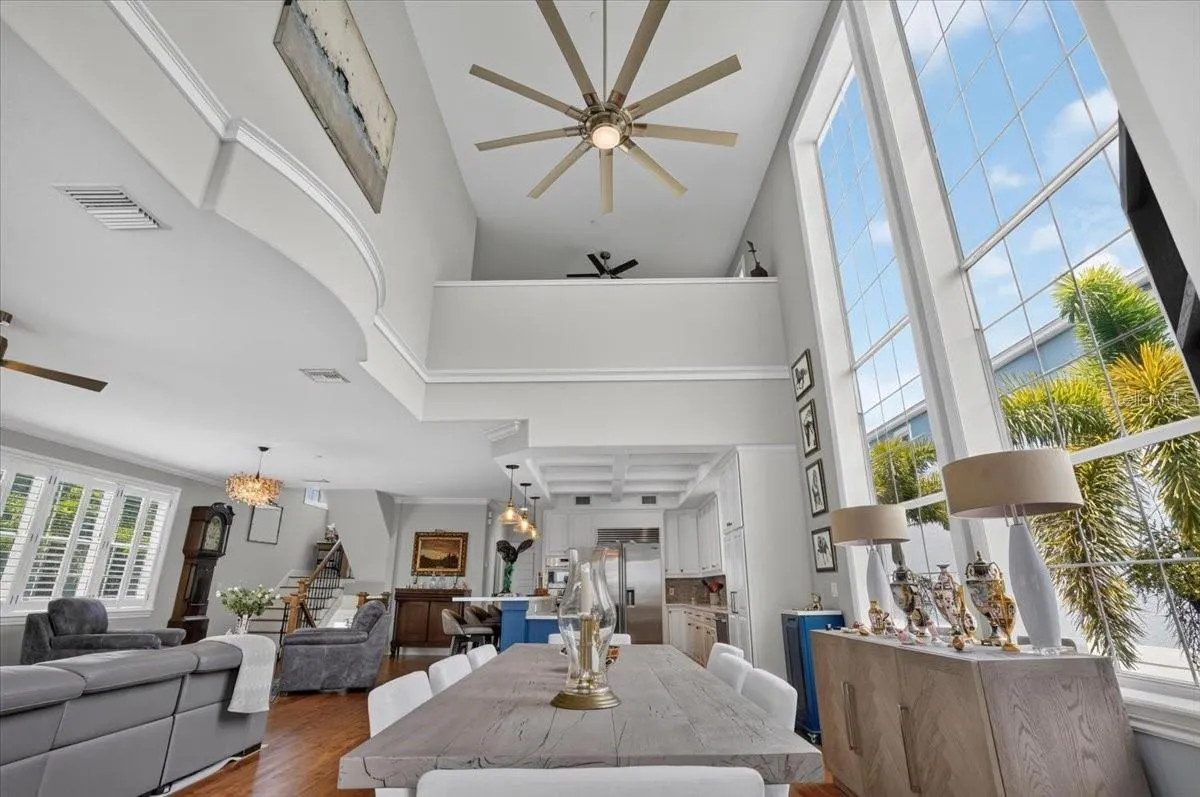 6330 LAGUNA DR