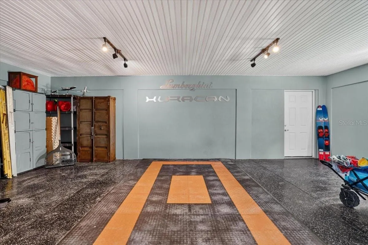 6330 LAGUNA DR
