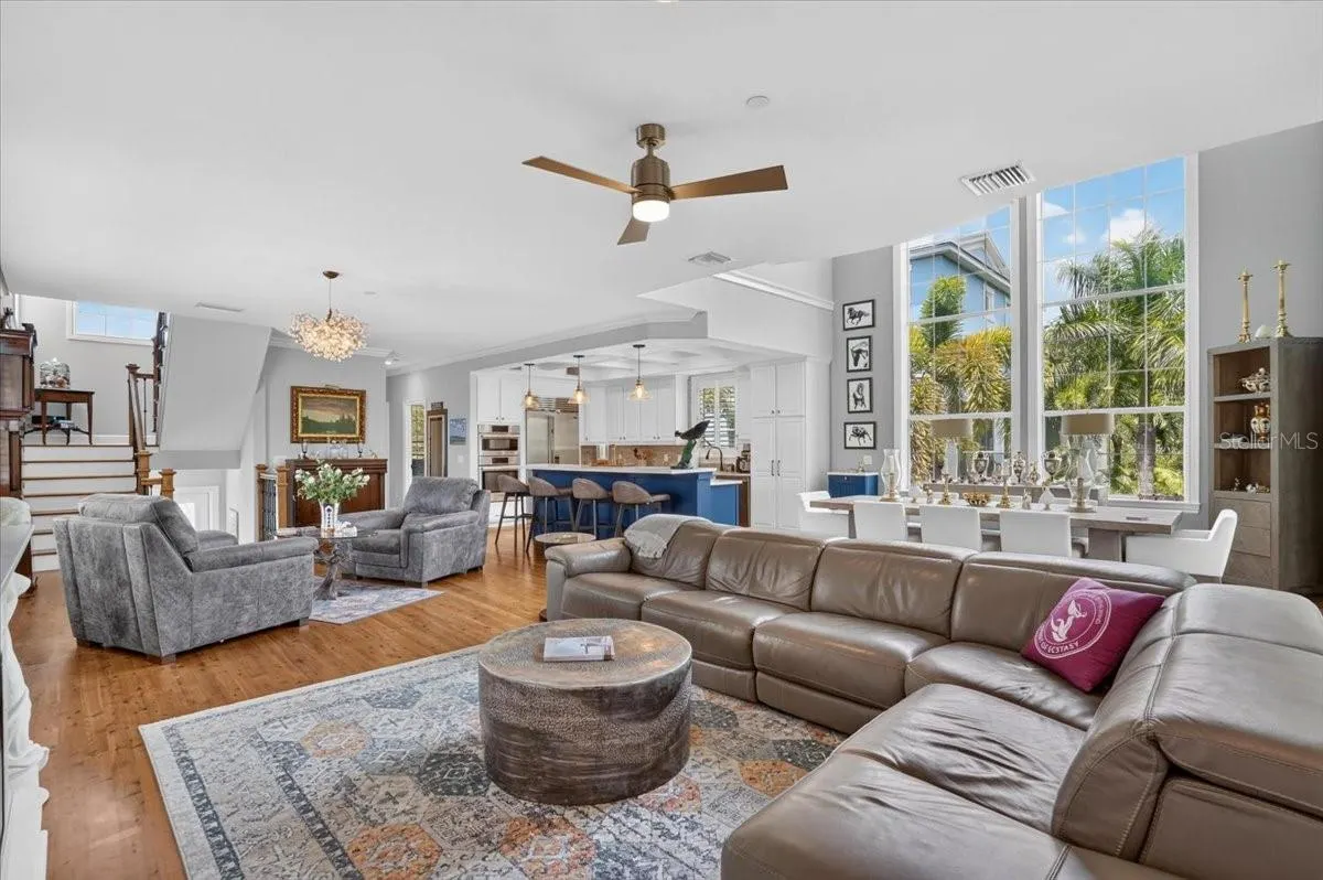 6330 LAGUNA DR