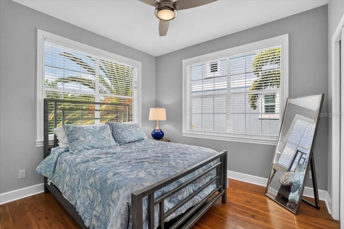 6330 LAGUNA DR
