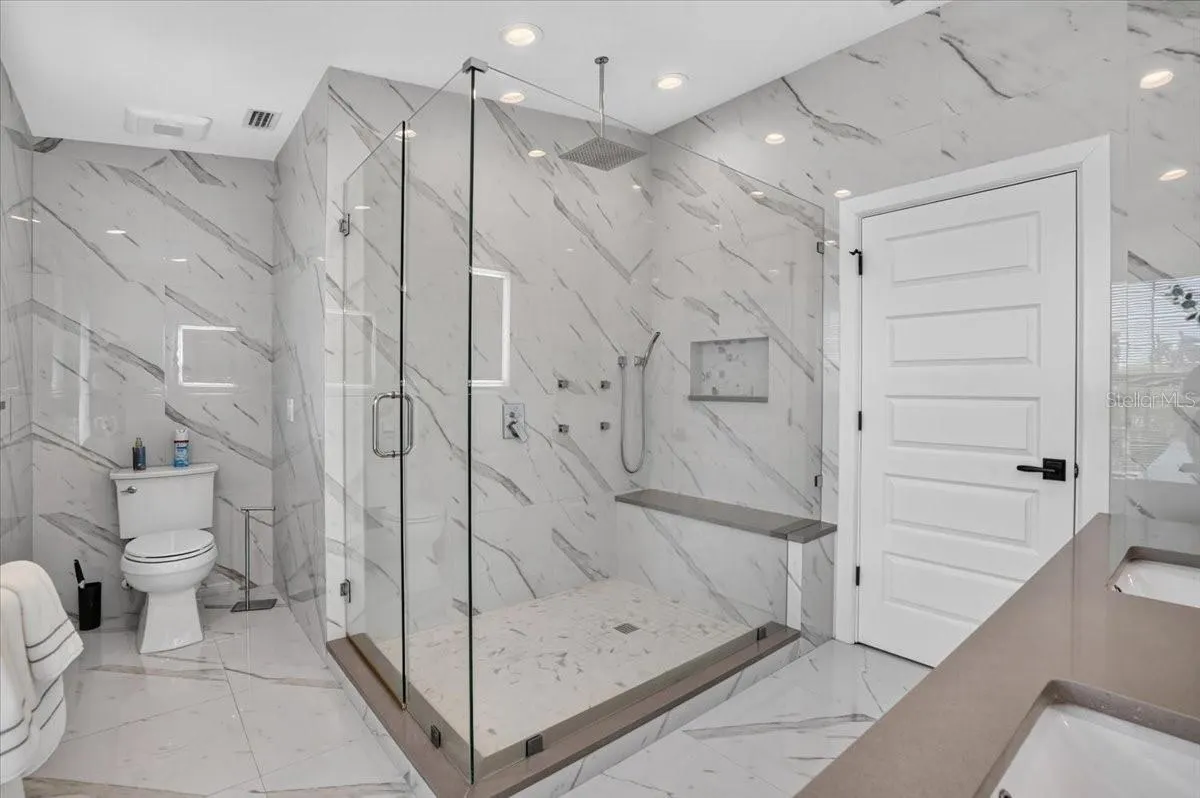 6330 LAGUNA DR