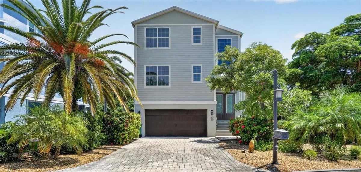 6330 LAGUNA DR