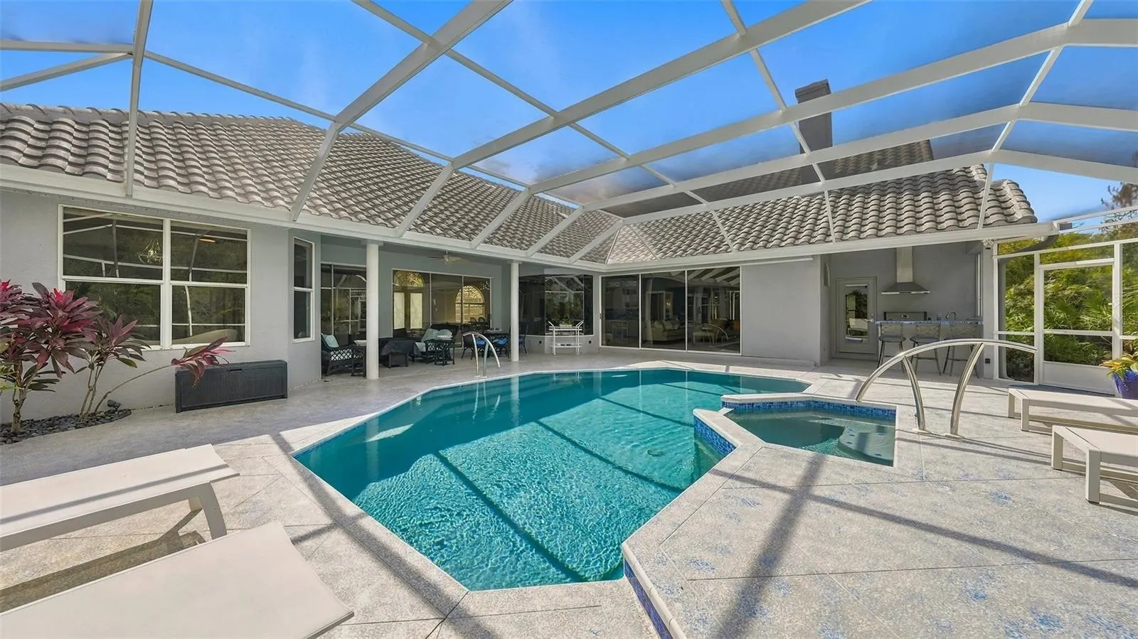 8136 REGENTS CT