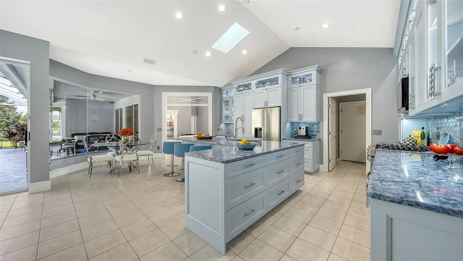 8136 REGENTS CT