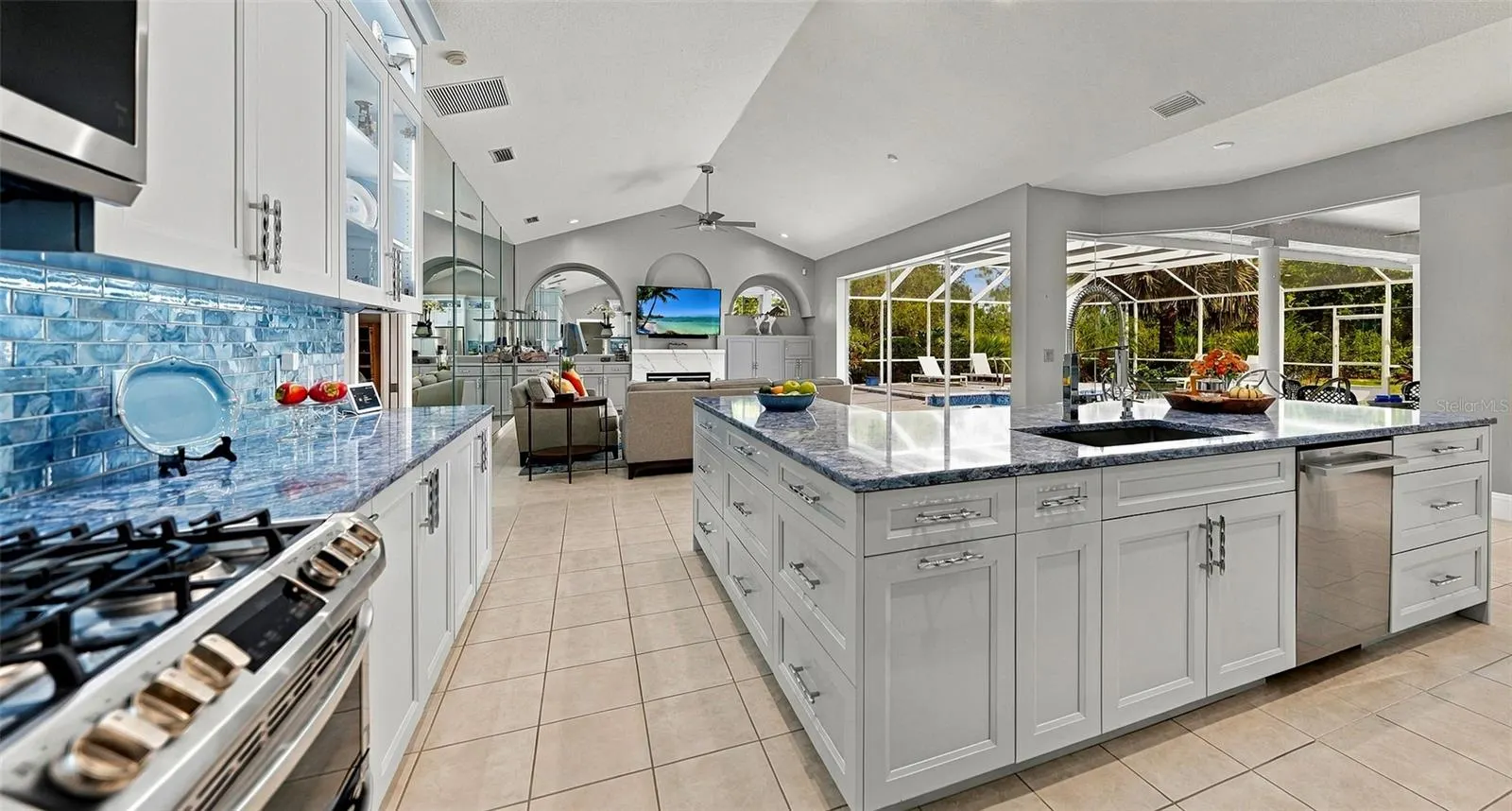 8136 REGENTS CT