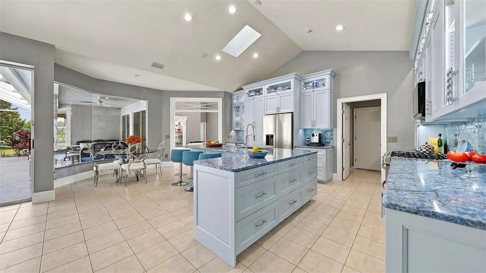 8136 REGENTS CT