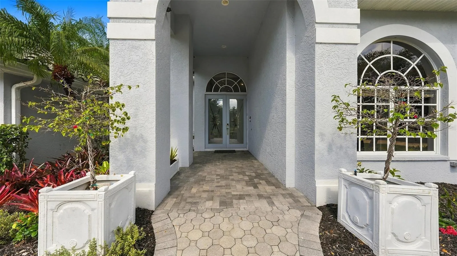 8136 REGENTS CT