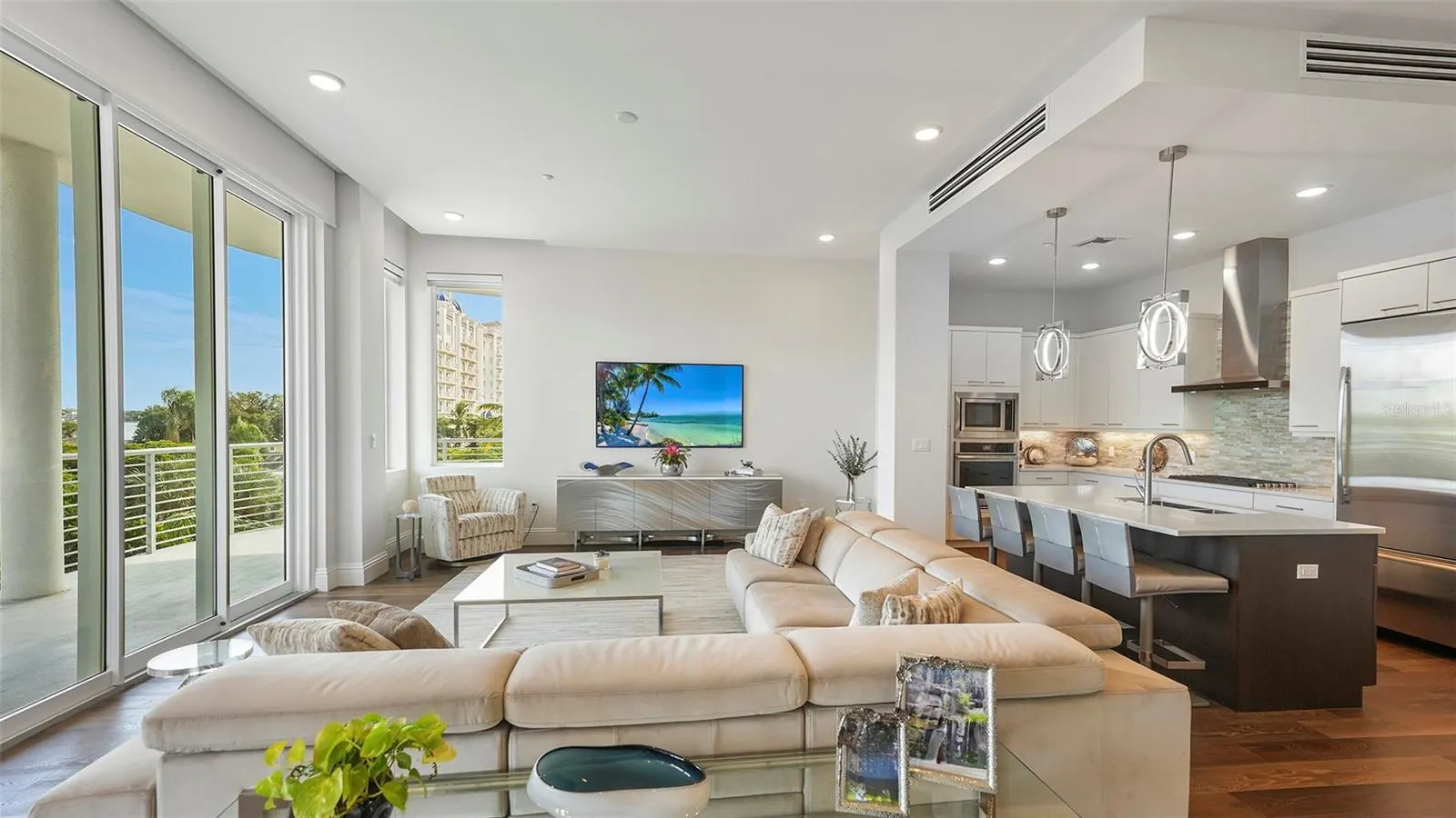 609 GOLDEN GATE PT #301 #301