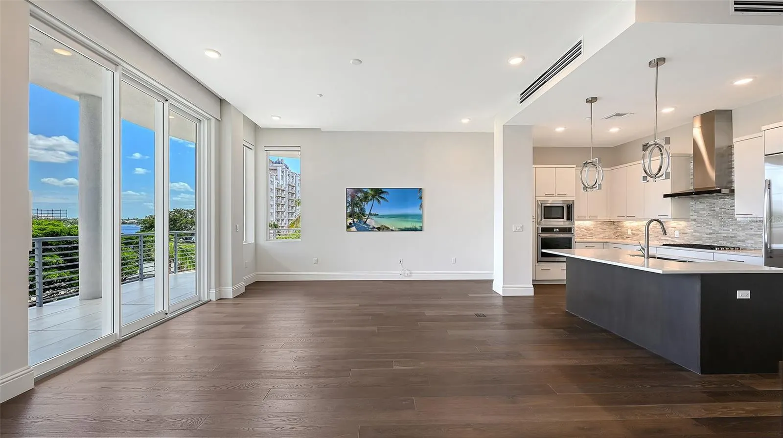 609 GOLDEN GATE PT #301 #301