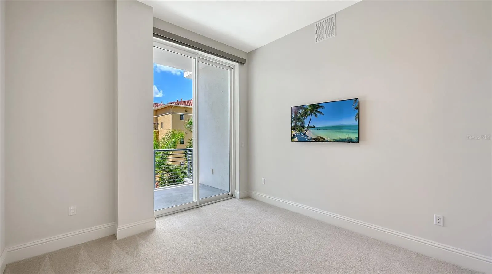 609 GOLDEN GATE PT #301 #301