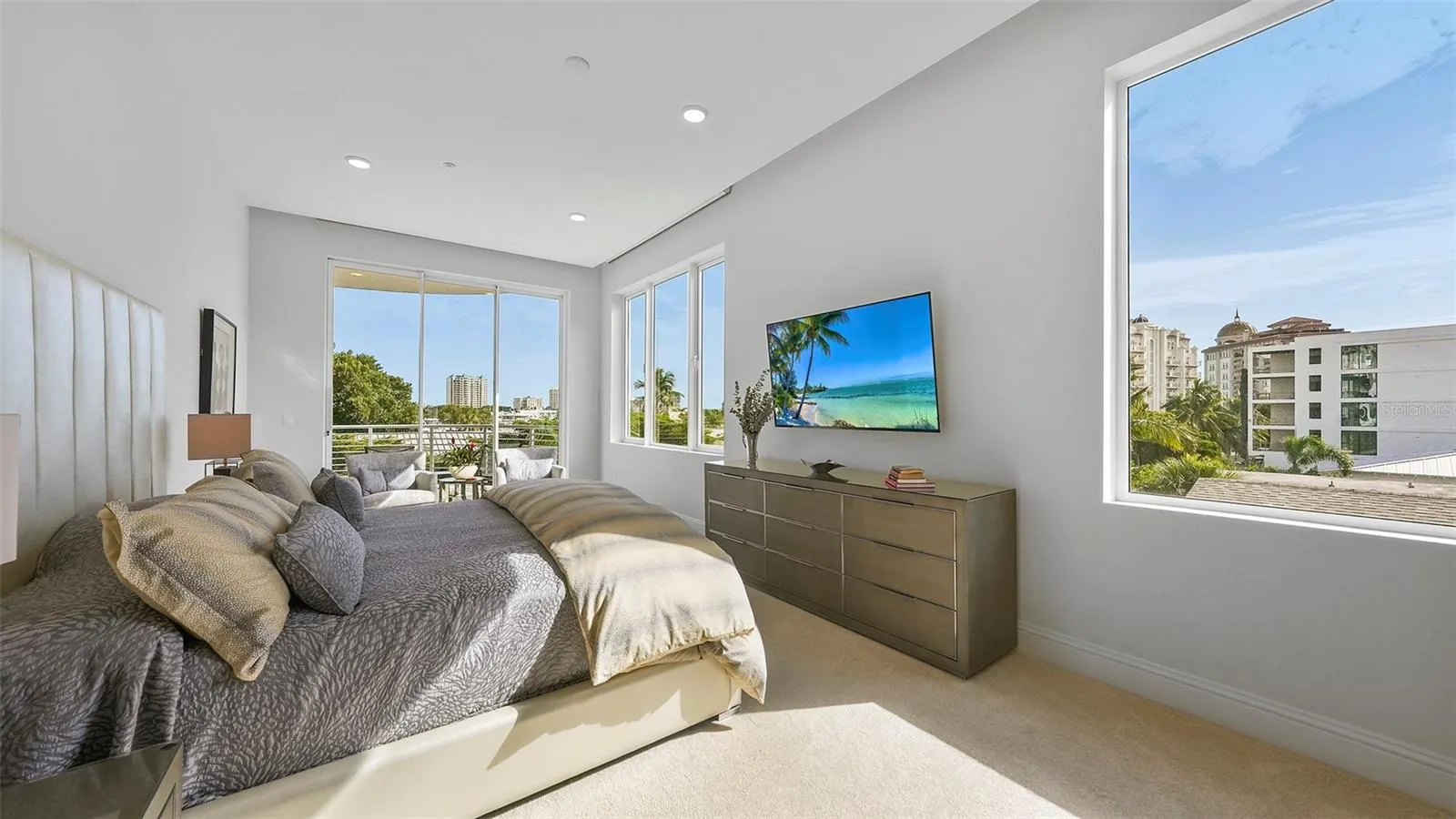 609 GOLDEN GATE PT #301 #301