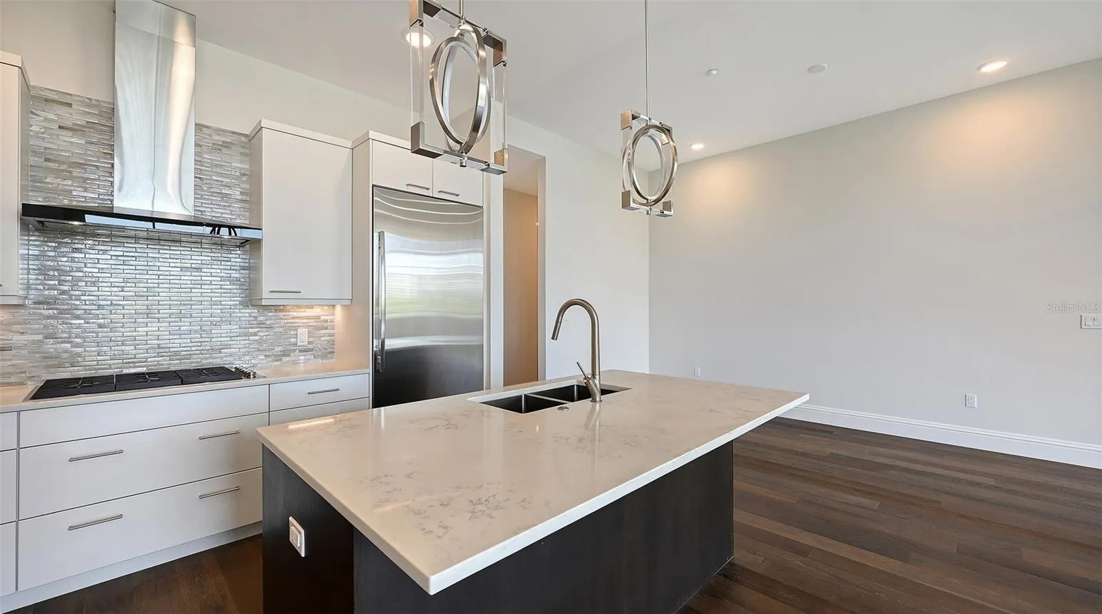 609 GOLDEN GATE PT #301 #301