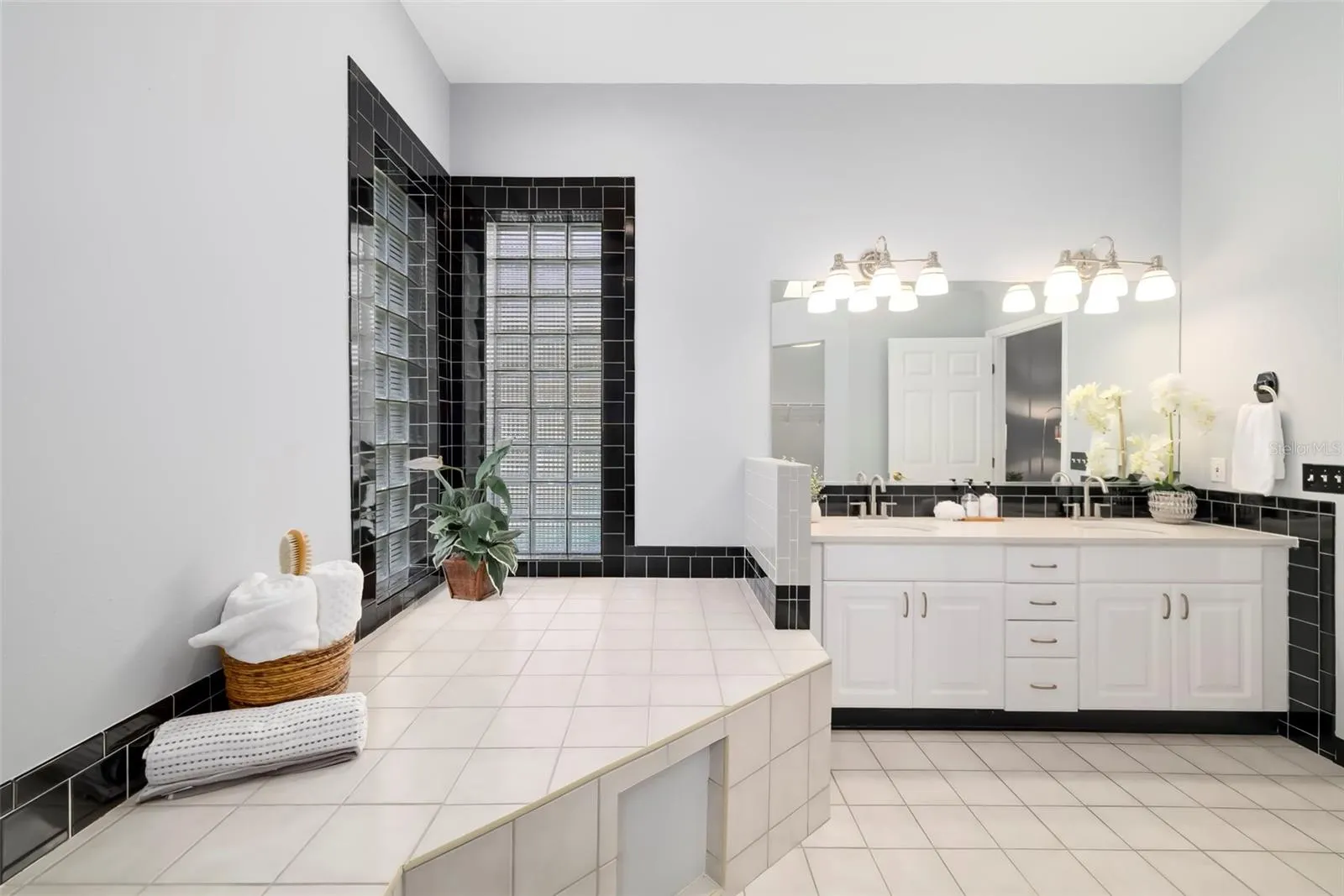 296 PINE RANCH TRL