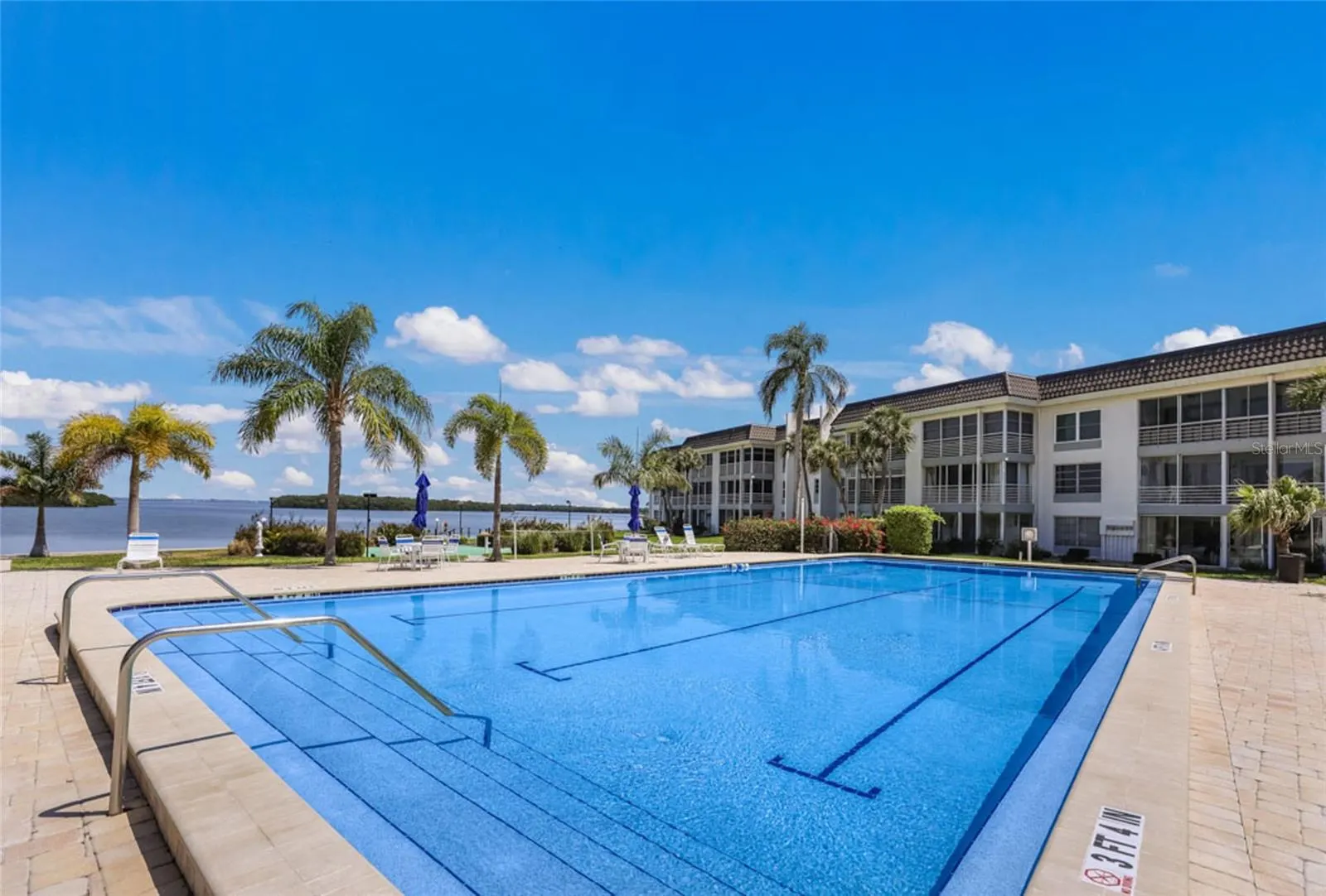 4370 CHATHAM DR #304 #304