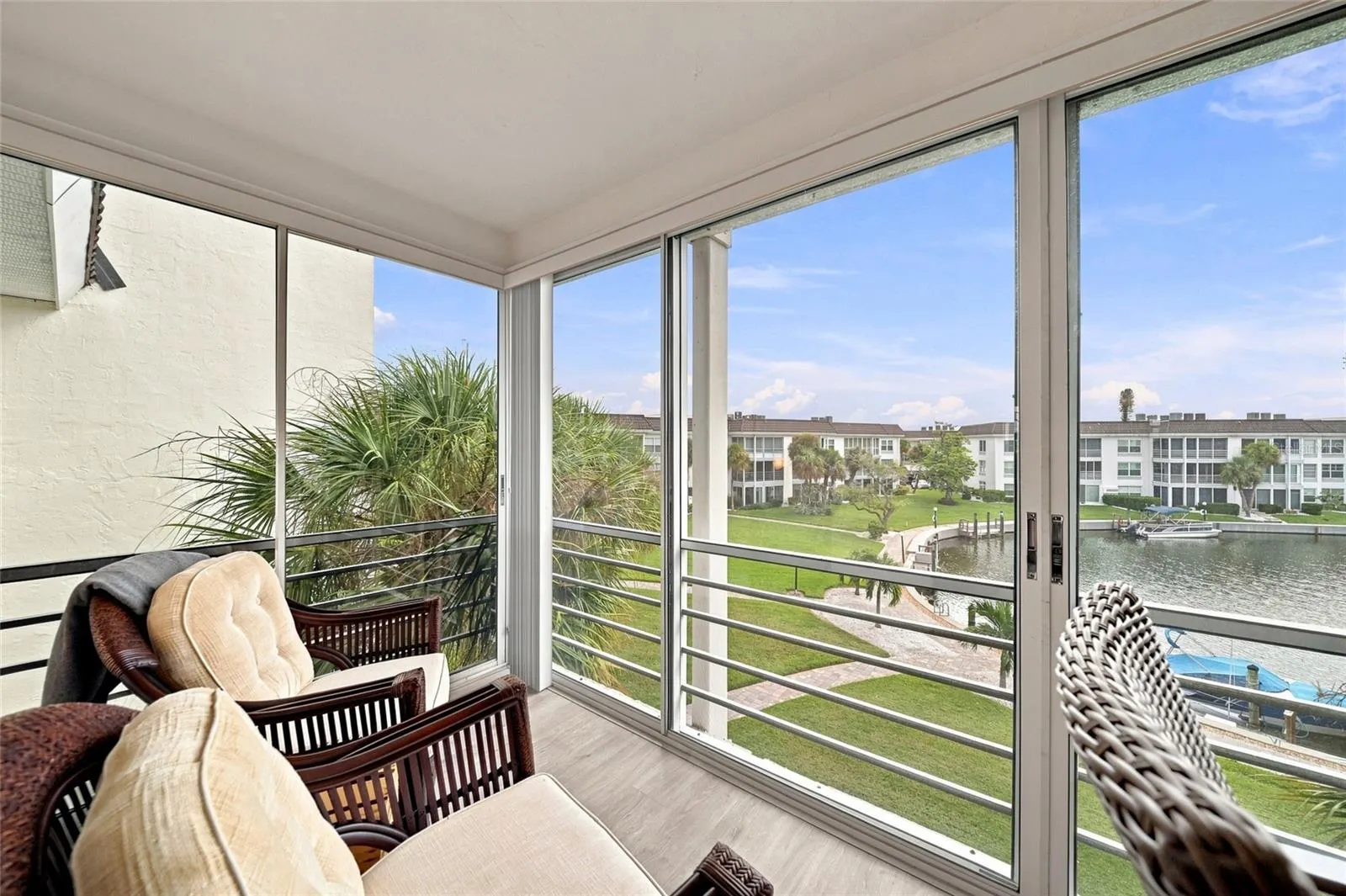 4370 CHATHAM DR #304 #304