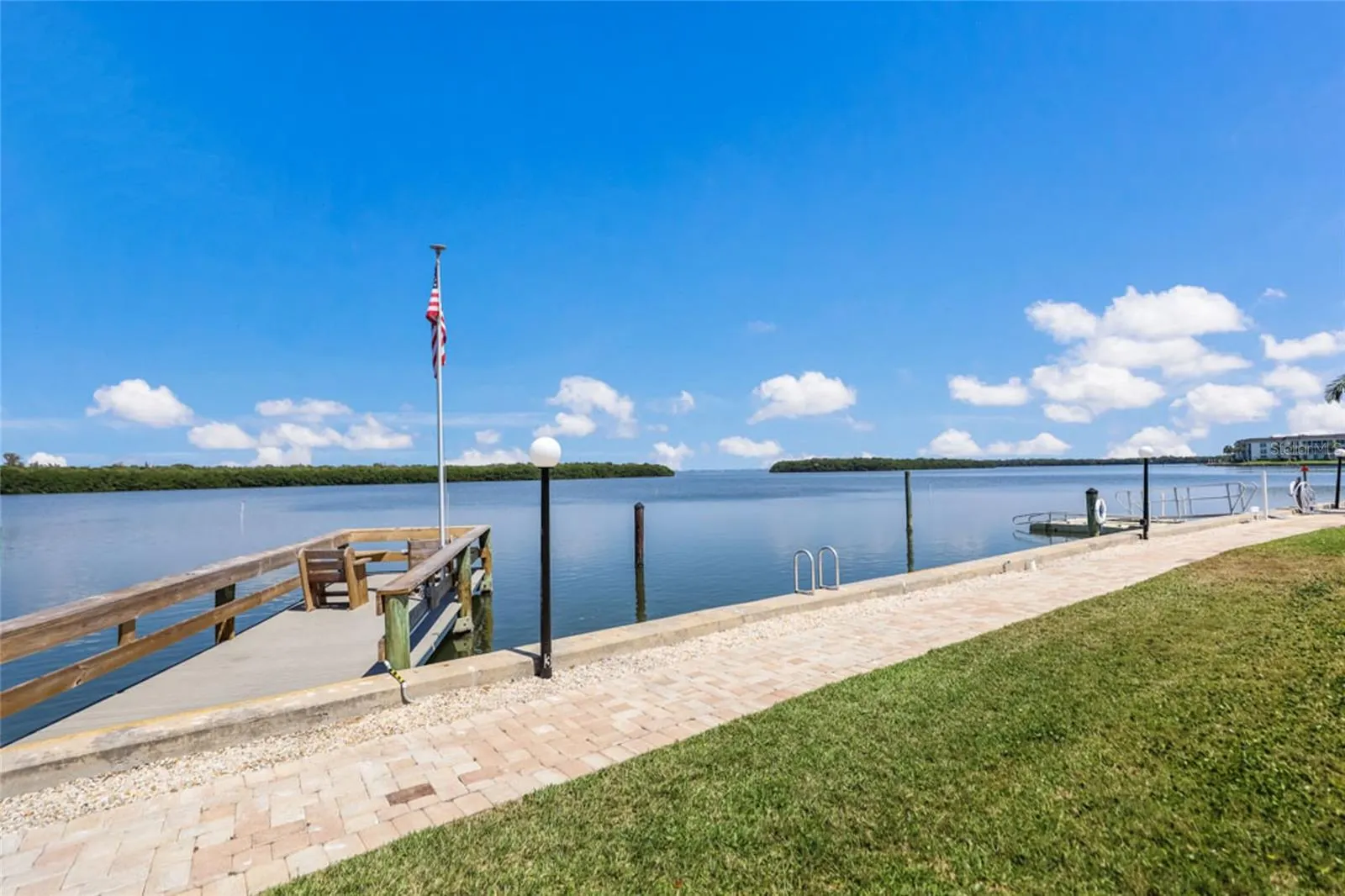 4370 CHATHAM DR #304 #304