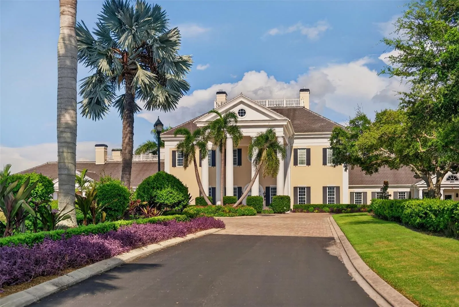 226 SAINT JAMES PARK
