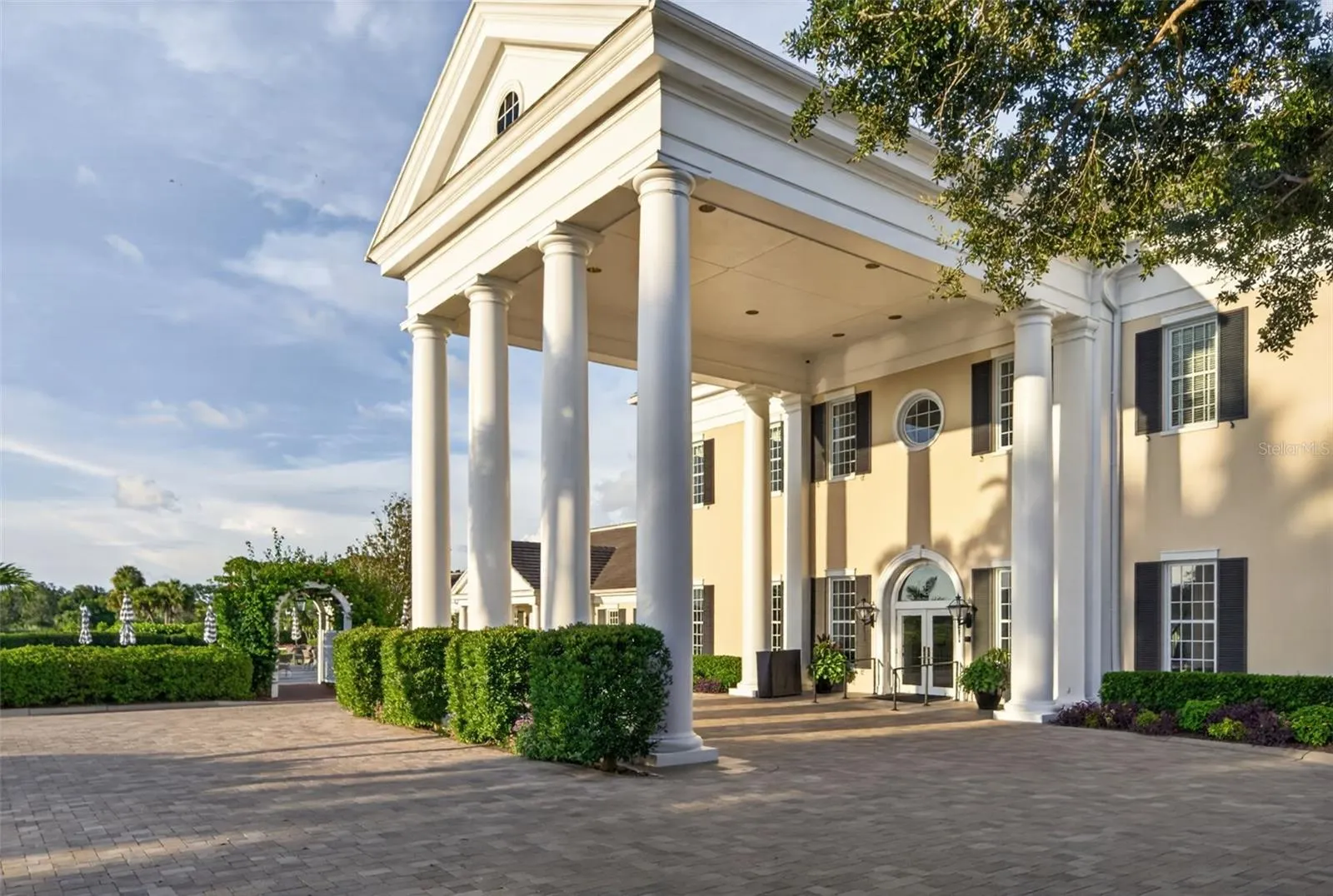 226 SAINT JAMES PARK