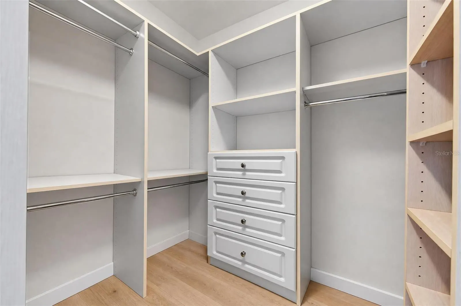 226 SAINT JAMES PARK