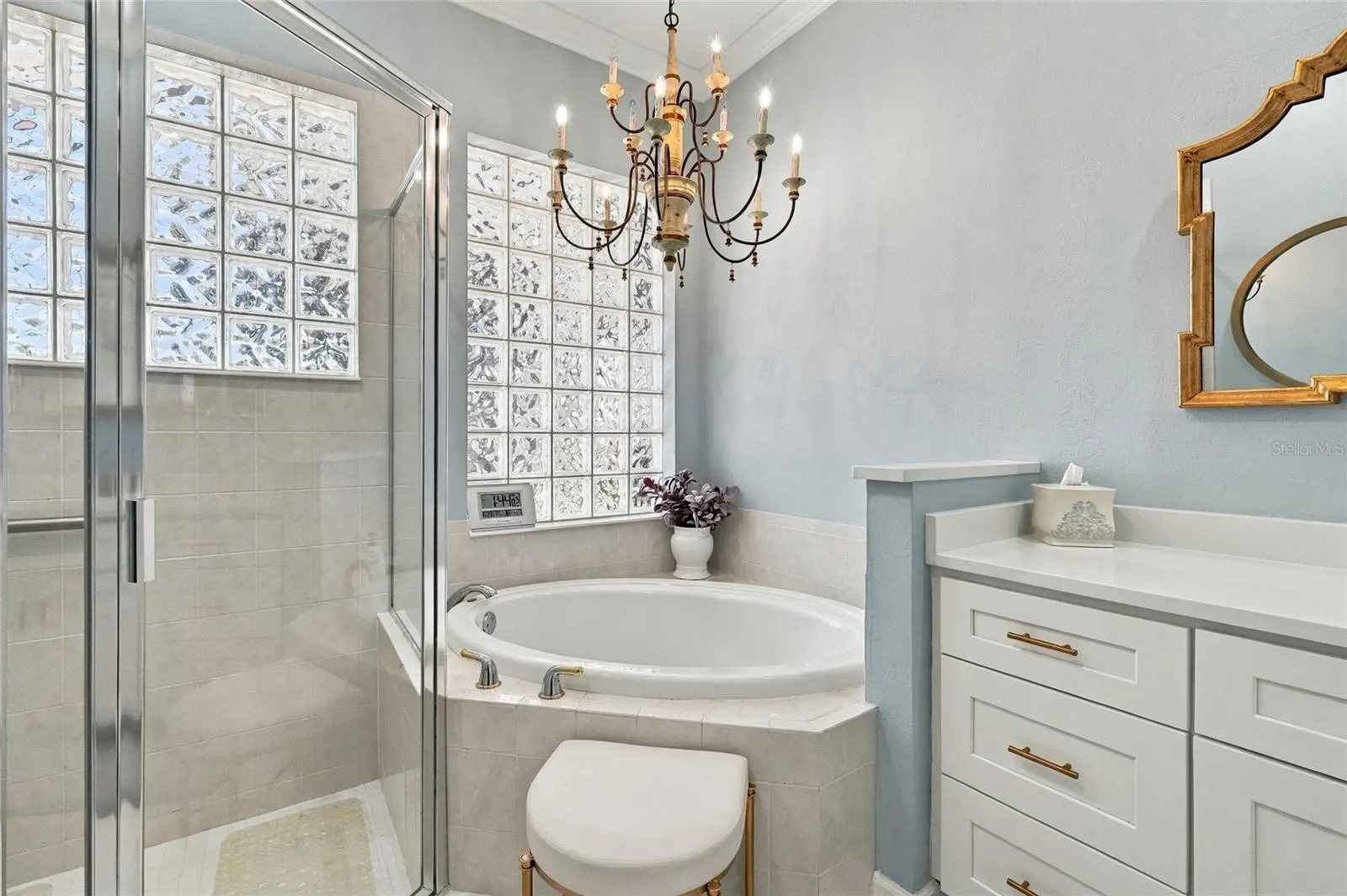 226 MONTELLUNA DR