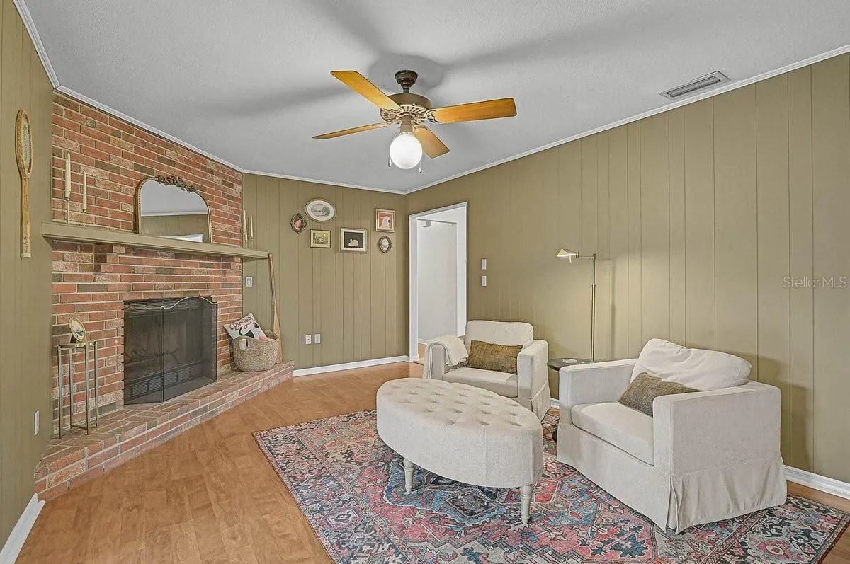 1113 DERIAN PL