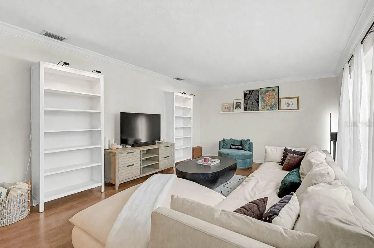 1113 DERIAN PL