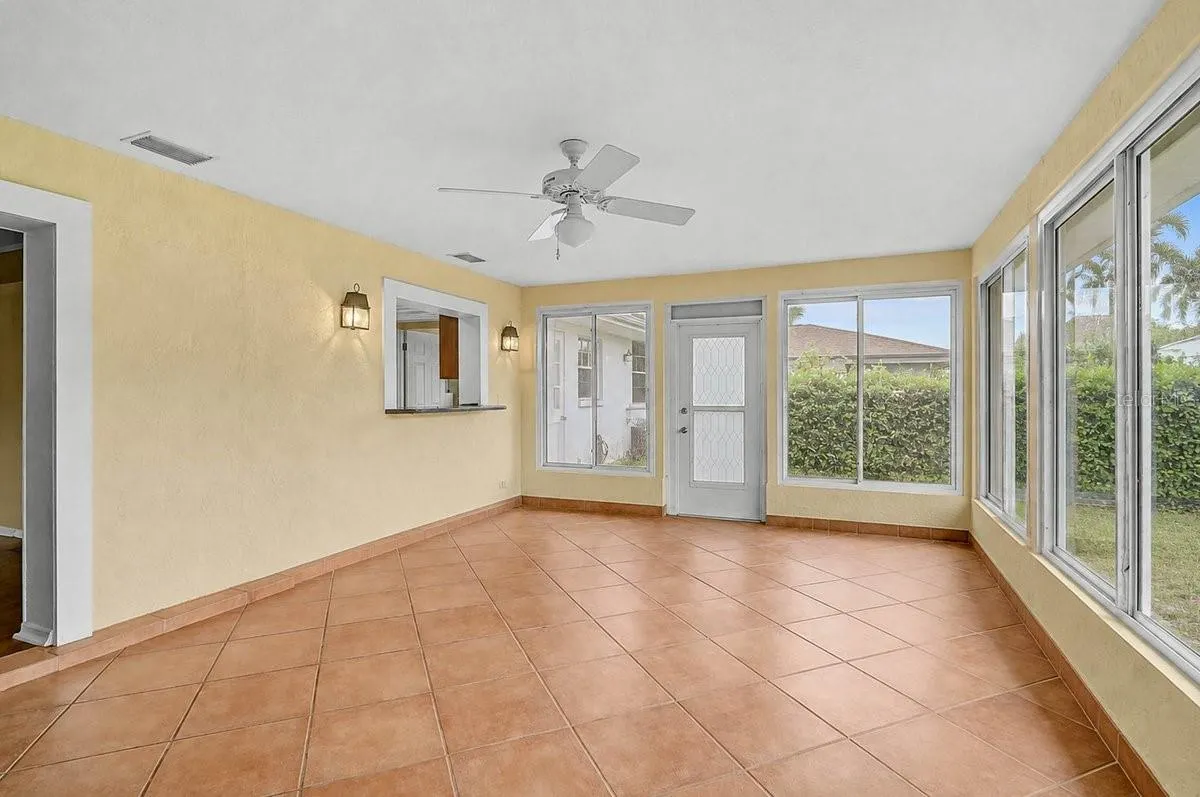 1113 DERIAN PL