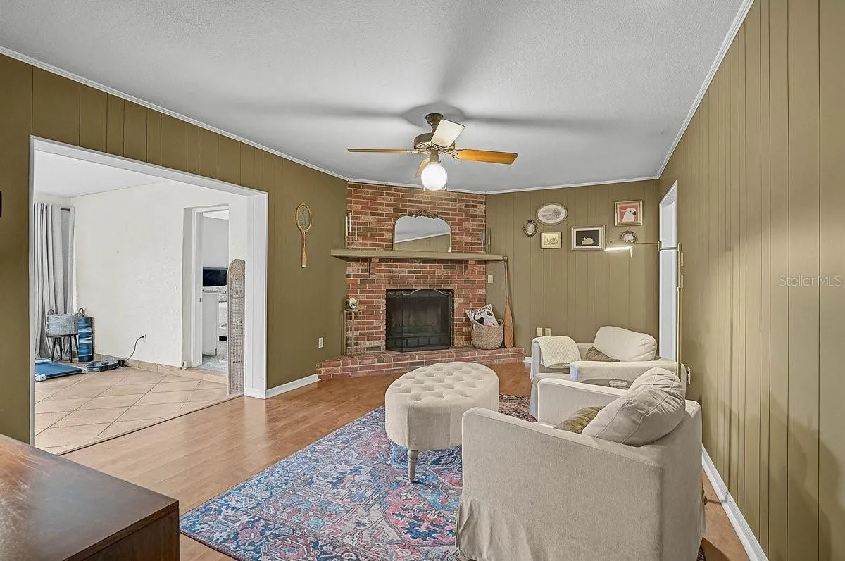 1113 DERIAN PL