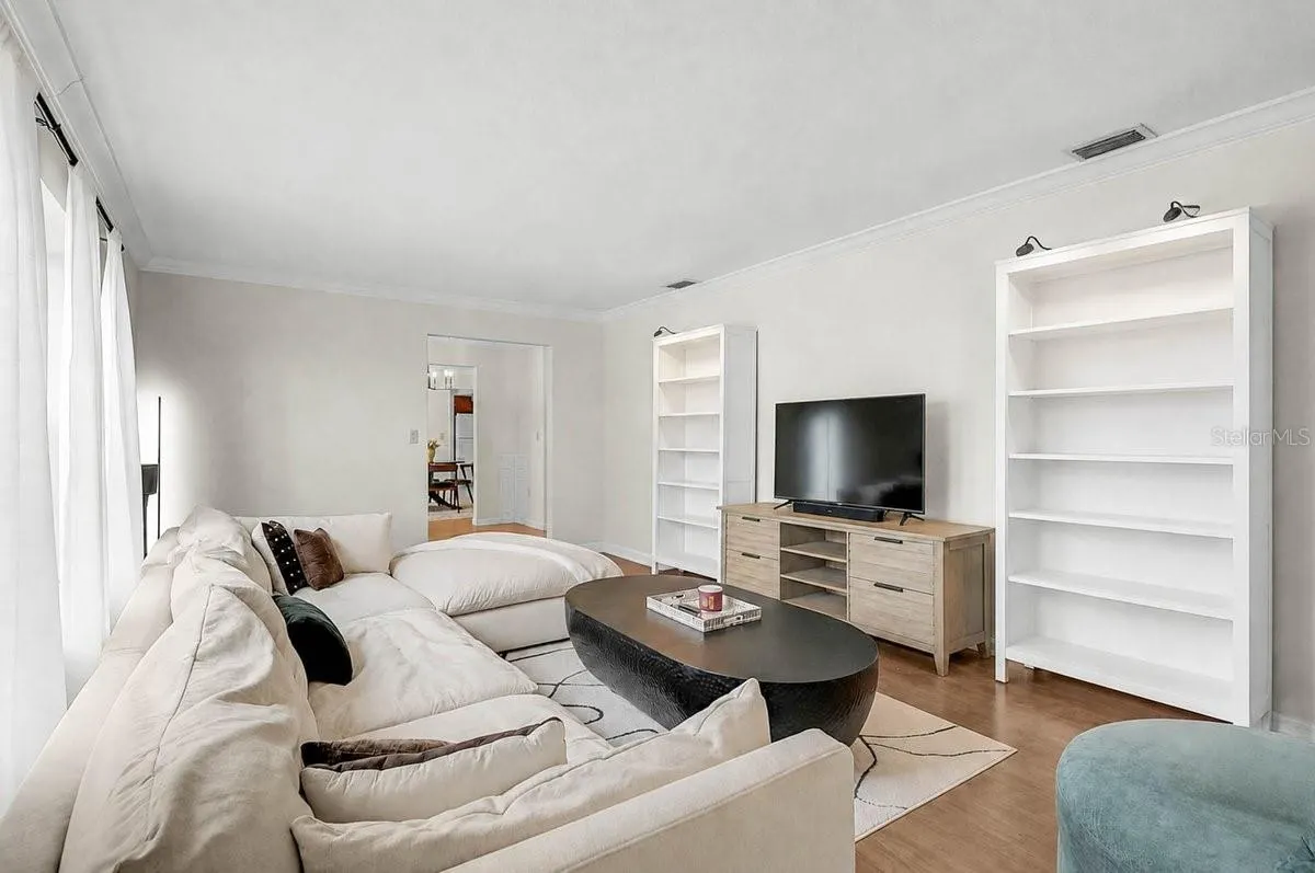 1113 DERIAN PL