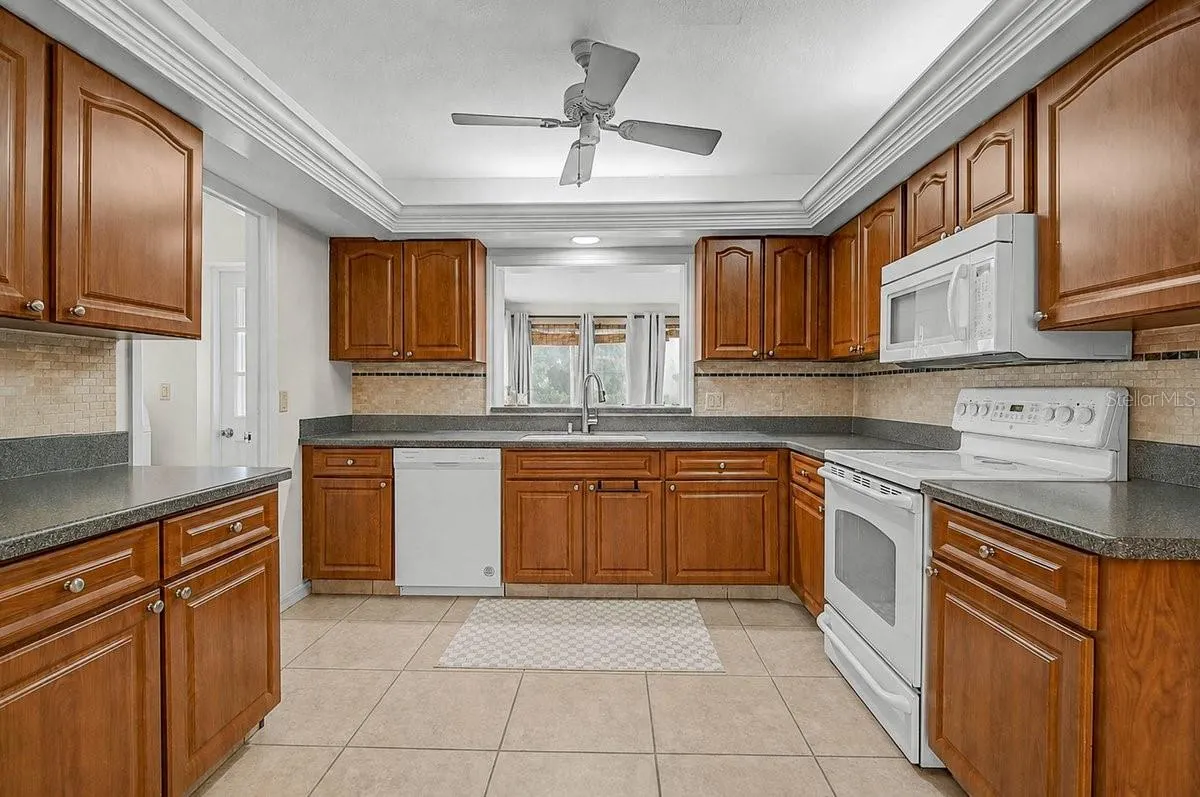 1113 DERIAN PL