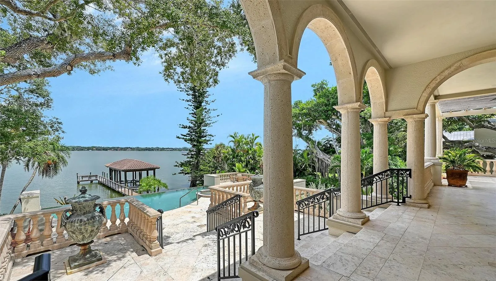1216 N CASEY KEY RD
