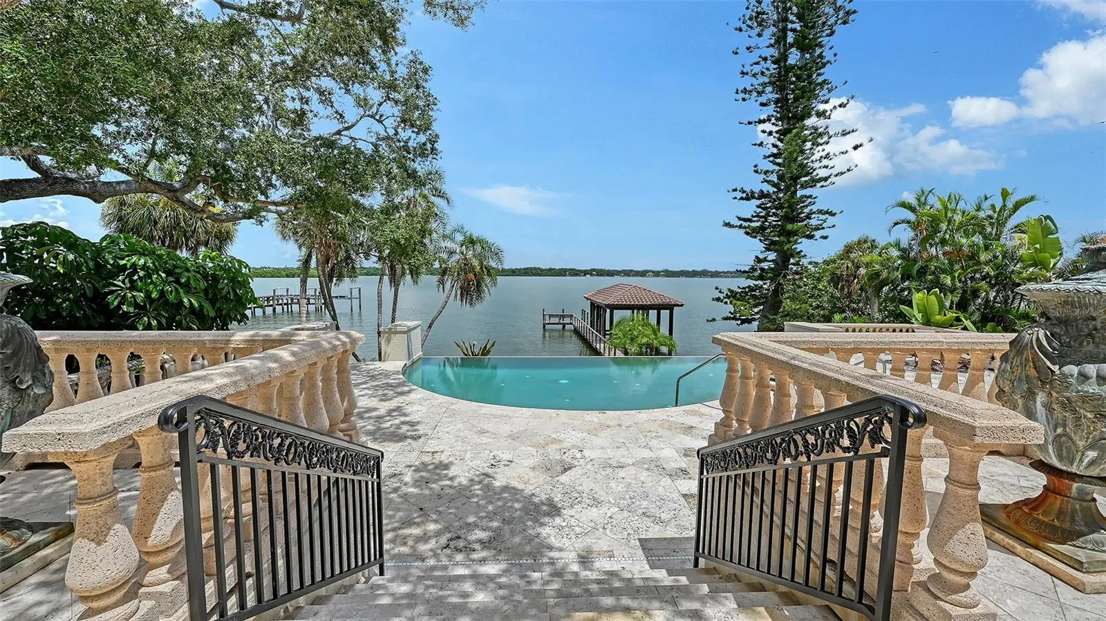 1216 N CASEY KEY RD